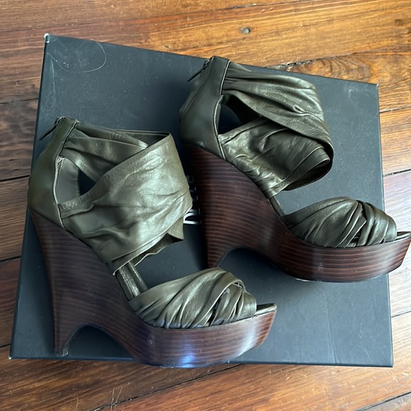 Pelle Moda Griffin Army Sheep Nappa criss cross wedge sandals size 6.5M - Picture 2 of 8